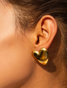 18k Heart Studs