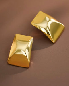 18K Rectangular Studs