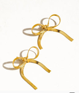 18k Flat Bow Earrings