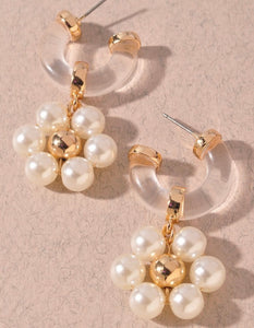 Flower pearl earrings